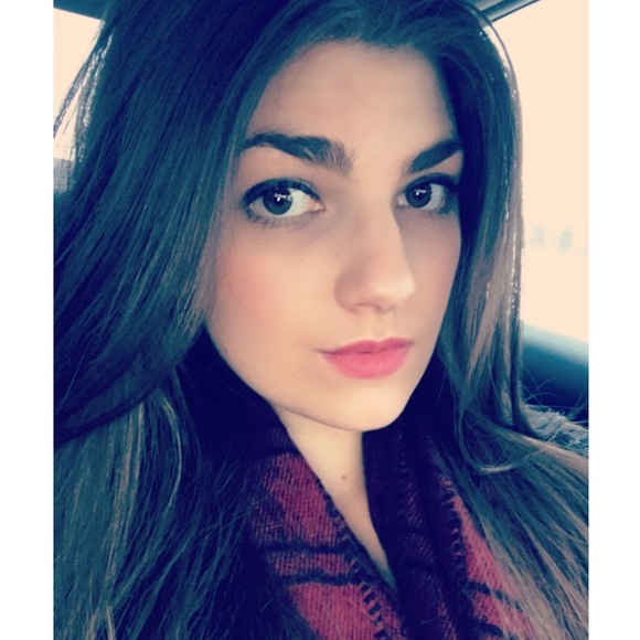 Meet your Posher, Jessica - Picture 2 of 2